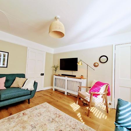 Cheerful 3 Bed Grade II Central Cottage Cirencester Eksteriør bilde