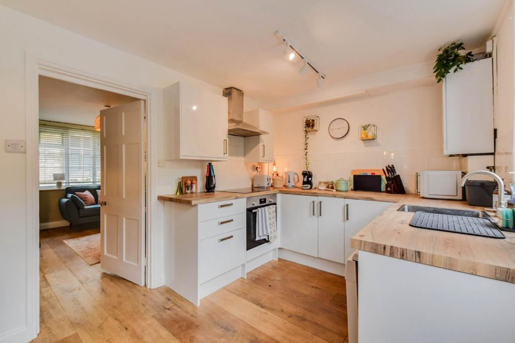 Cheerful 3 Bed Grade II Central Cottage Cirencester Eksteriør bilde