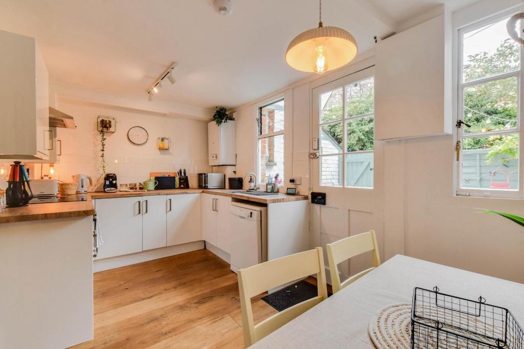 Cheerful 3 Bed Grade II Central Cottage Cirencester Eksteriør bilde