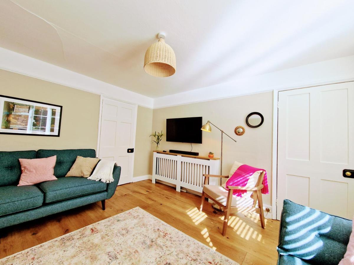 Cheerful 3 Bed Grade II Central Cottage Cirencester Eksteriør bilde